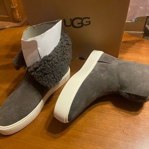 UGG Lynus boot
